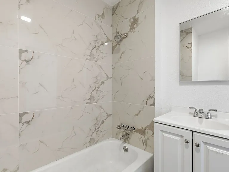 11901 S San Pedro St — Photo 5