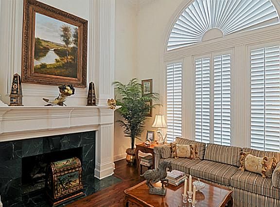 4th image of 5912 Glendower Ln
