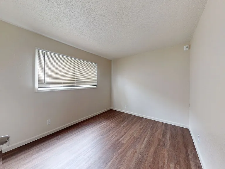 2515 10th ave — Photo 21