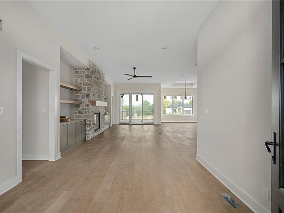 4th image of 25152 W 141st Ter