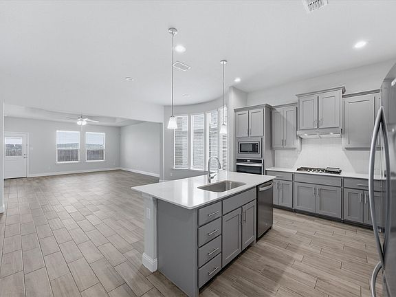 3rd image of 1121 Knightsbridge Rd