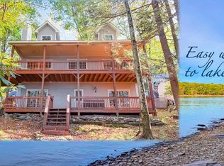 458 Lakeside Dr, Lakeville, PA 18438