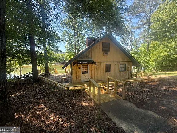 4th image of 460 Lakeview Dr