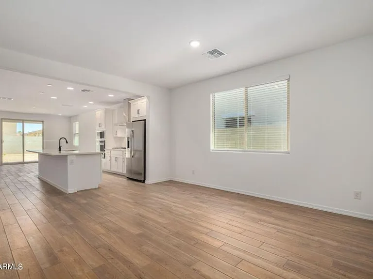 17318 W Surrey Dr — Photo 7