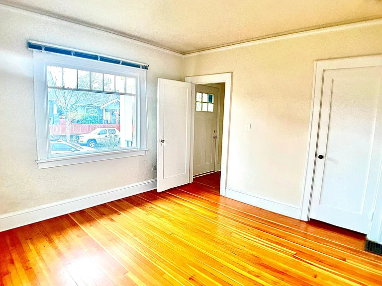 4728 NE 27th Ave — Photo 18