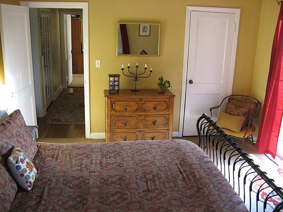 4th image of 806 Sweetbriar Cir