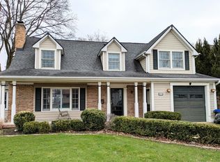 589 S Fairview Ave, Elmhurst, IL 60126