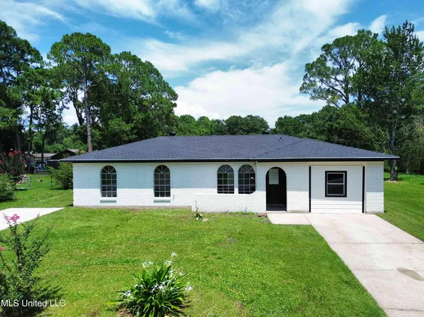 2604 Fraternity Dr, Gautier, MS 39553