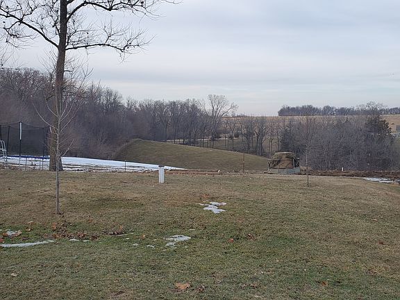 Property line goes to the gravelroad