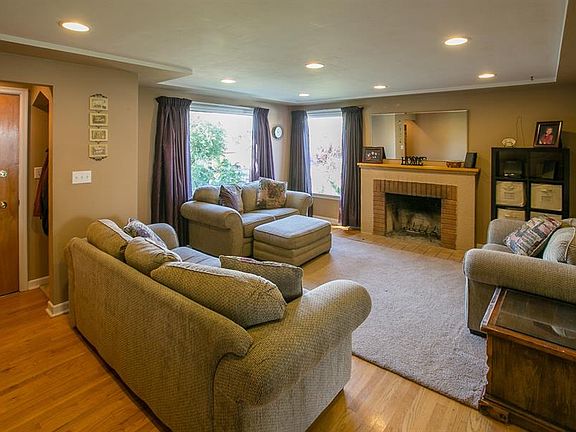 3rd image of 3008 W Grace Ave