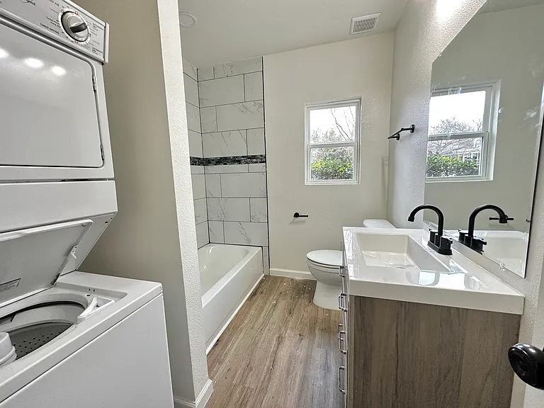 5934 Victor St #3 — Photo 12