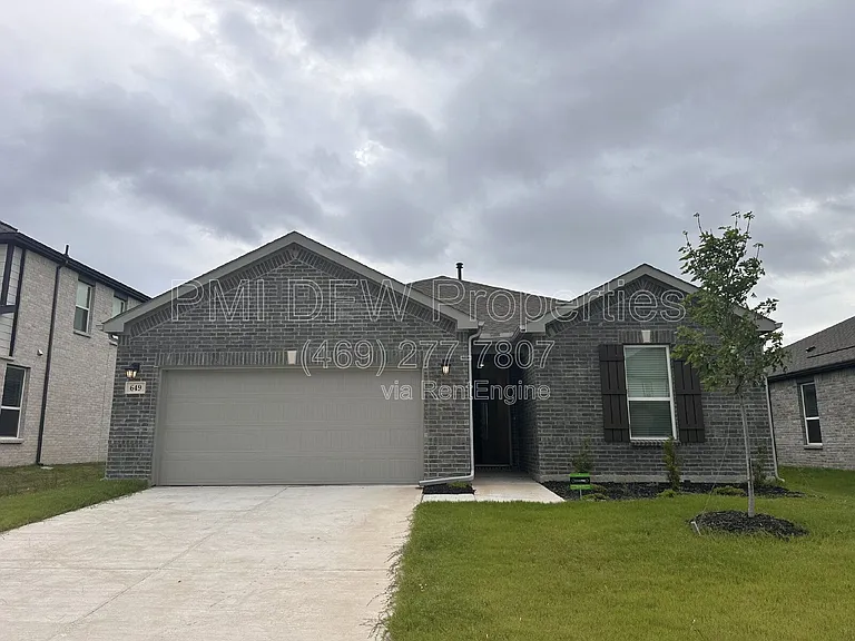 649 Saxony Dr — Photo 1