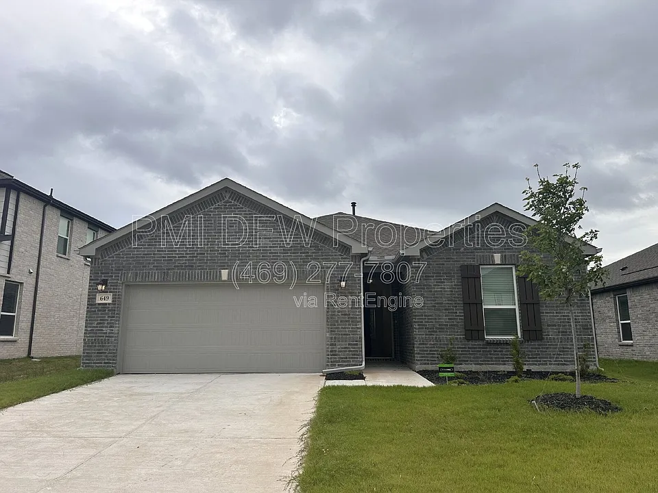 649 Saxony Dr