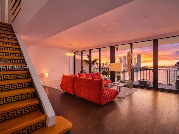 1000 Venetian Way APT 1106