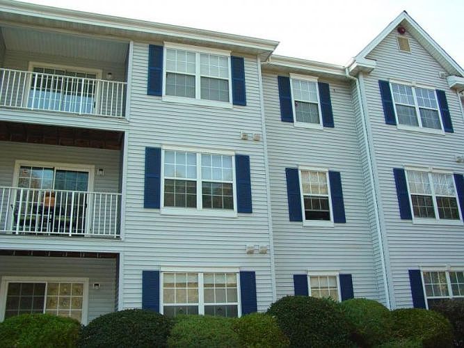 1st image of 305 Red Crest Ln