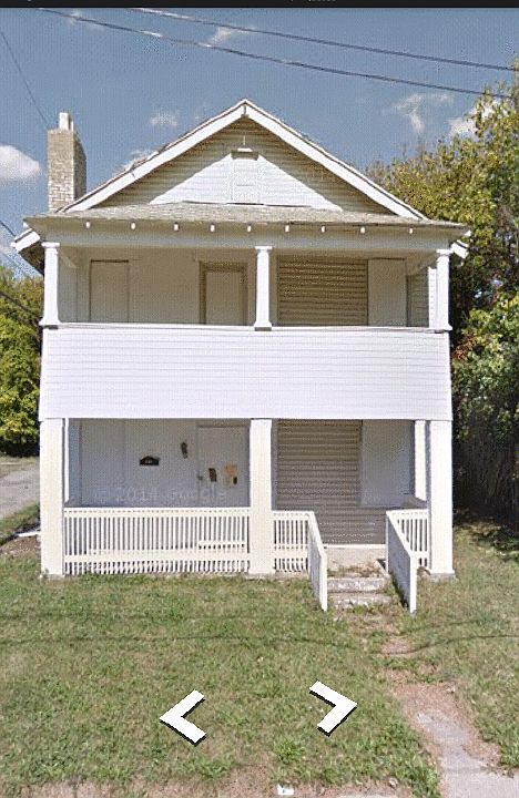 2nd image of 1120 E Fulton St