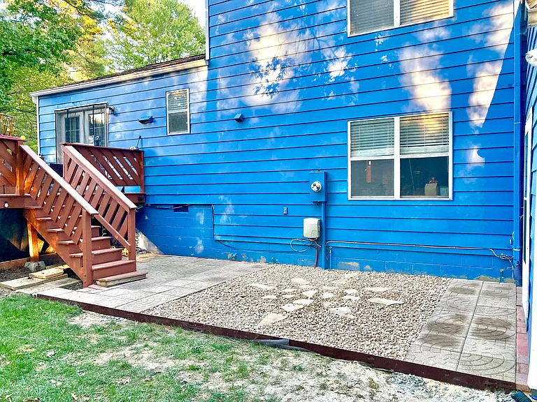 436 Queensway Rd — Photo 44