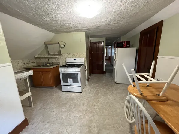 30 Glendale St #3, Easthampton, MA 01027
