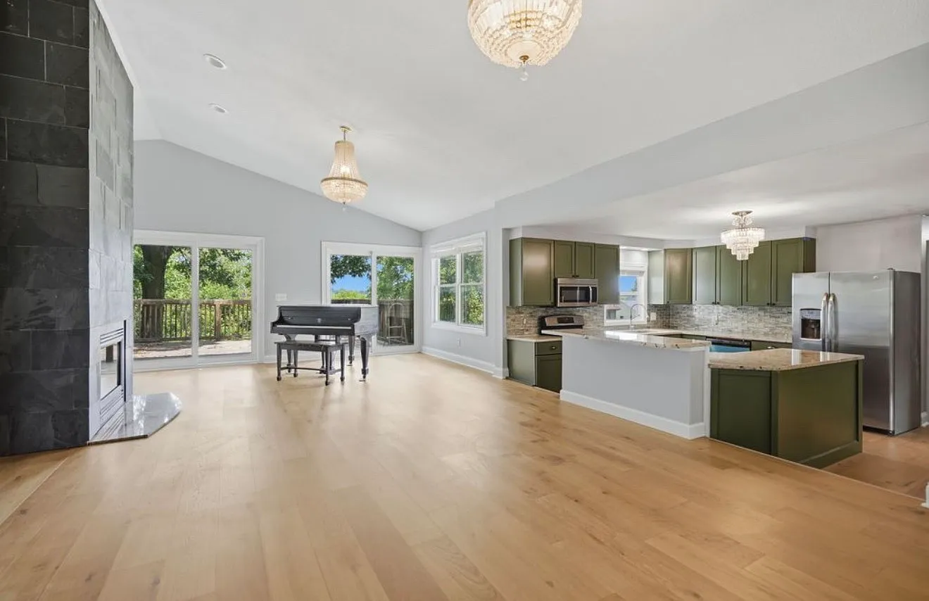 5 bed, 2350 sqft, $2,850 — Photo 4