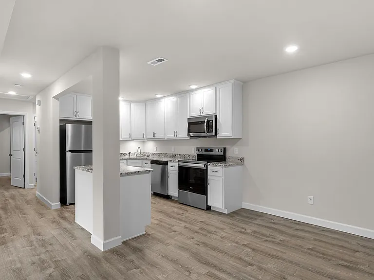 Sherman Square Apartments — Photo 37