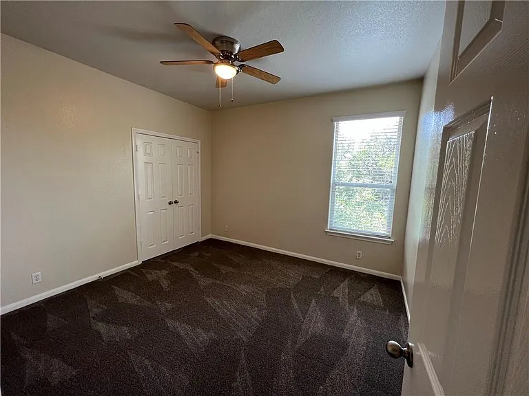 2400 Allred Dr #B — Photo 17