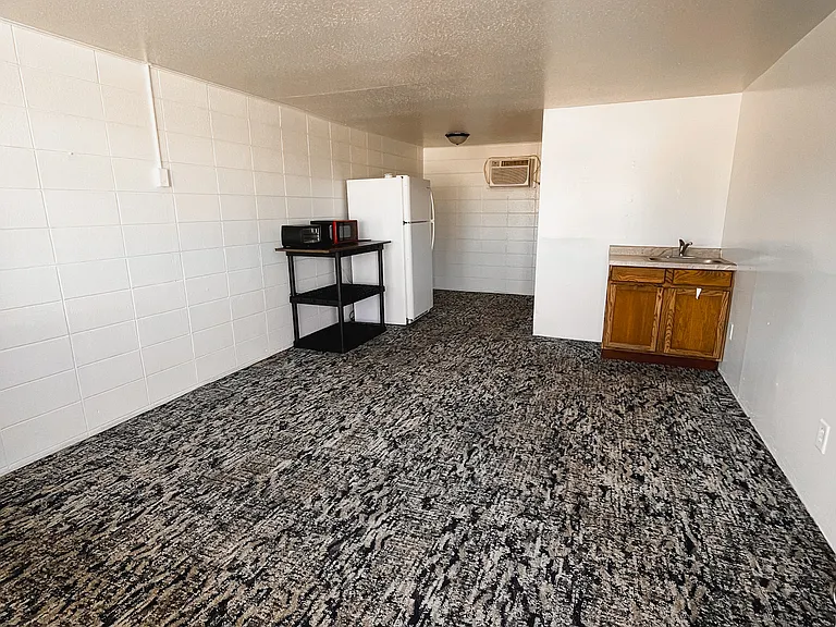 1050 E Clinton Ave — Photo 7