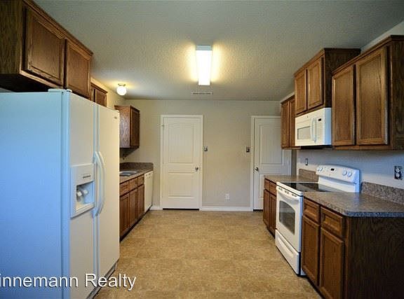 5th image of 3001 Montague County Dr