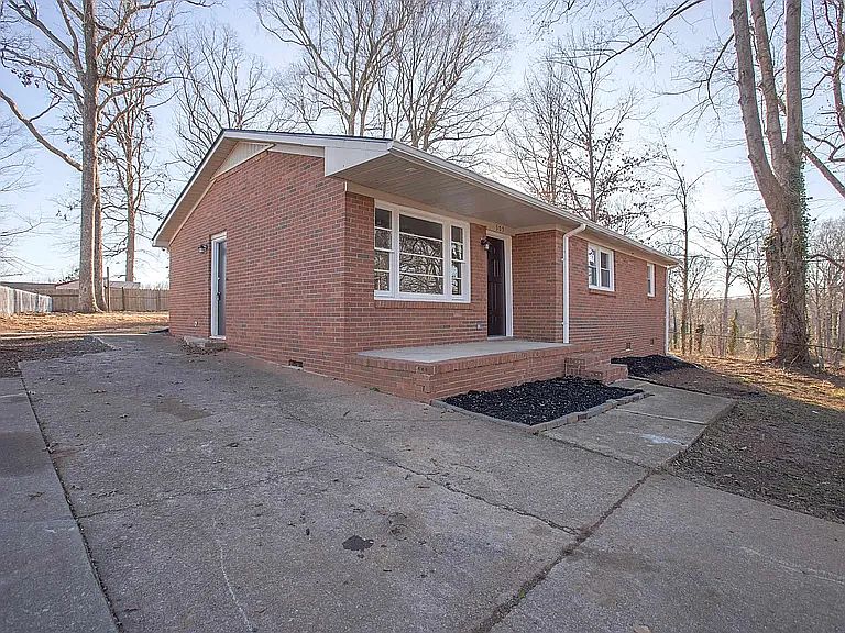 1st image of 305 Kenmore Dr