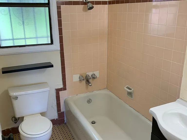 886 Cleveland St — Photo 11