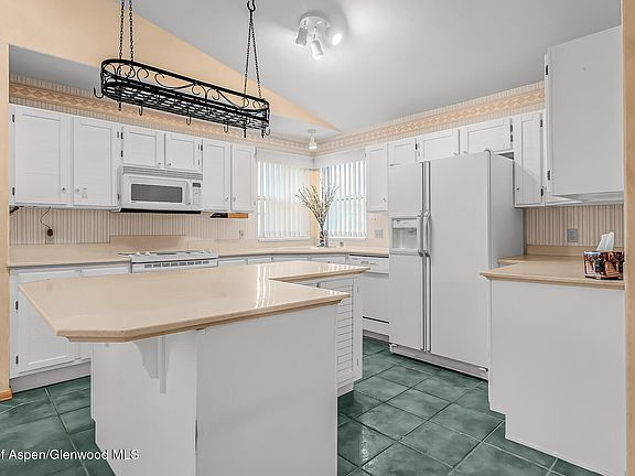 5th image of 12 W Ridge Ct