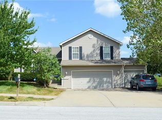 1726 NE Chowning Dr, Kansas City, MO 64155