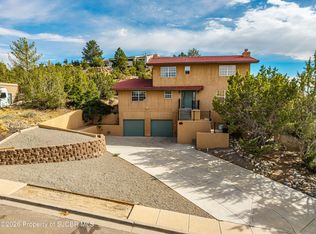 621 Cerrillos Dr, Farmington, NM 87401