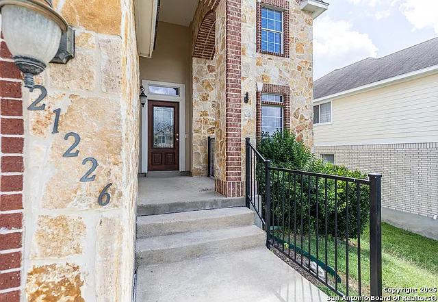 4 bed, 2.5 bath, 3449 sqft, $2,500 — Photo 4