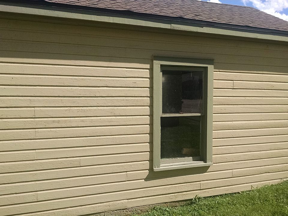 2nd image of 122 Webster St