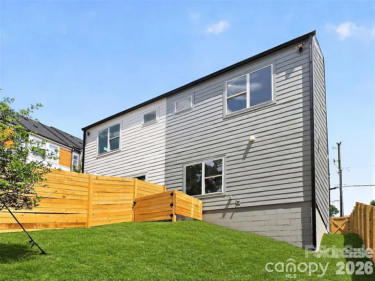 2716 Baltimore Ave — Photo 33