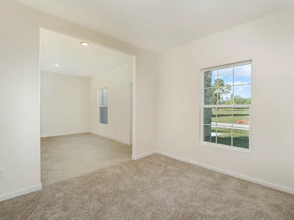 374 Evergreen St NE, Palm Bay, FL 32907