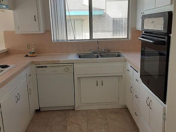 3rd image of 920 N Inglewood Ave APT 1
