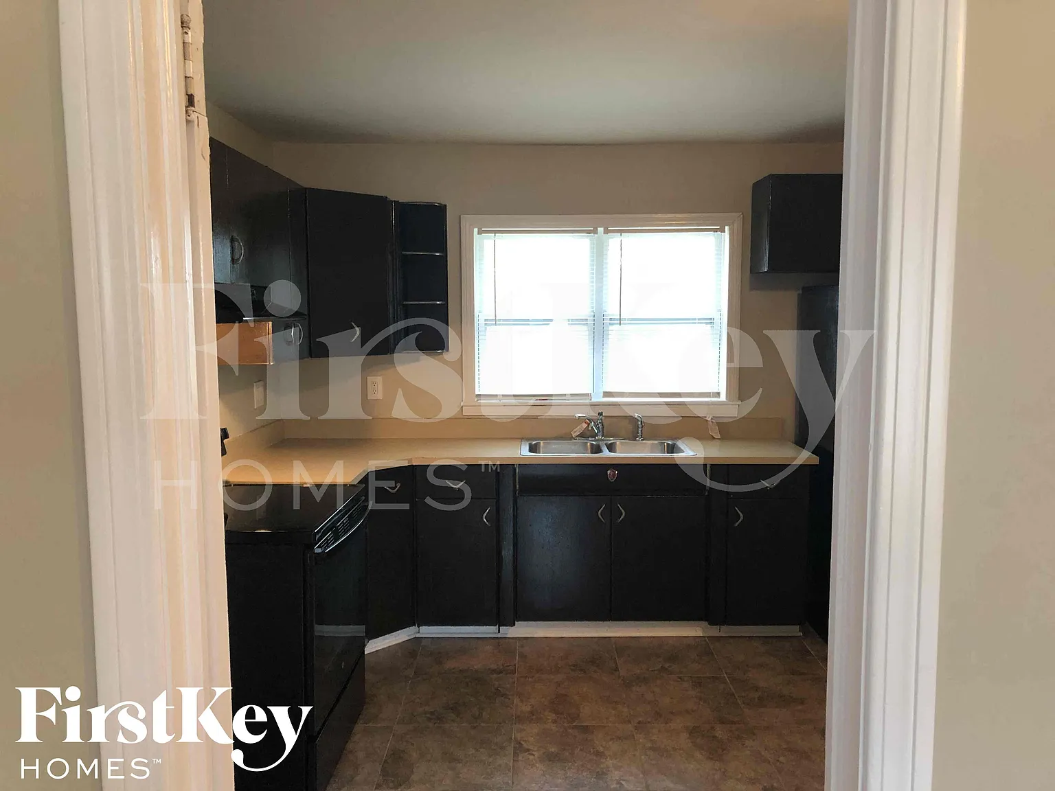3 bed, 1.0 bath, 1295 sqft, $1,110 — Photo 3