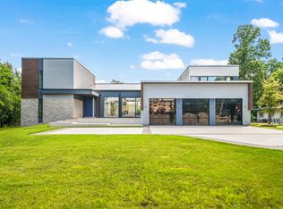 711 Becker Rd, Glenview, IL 60025