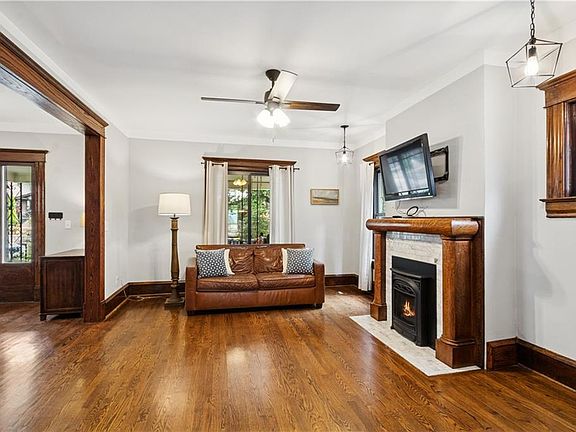 5th image of 2924 Charlotte St