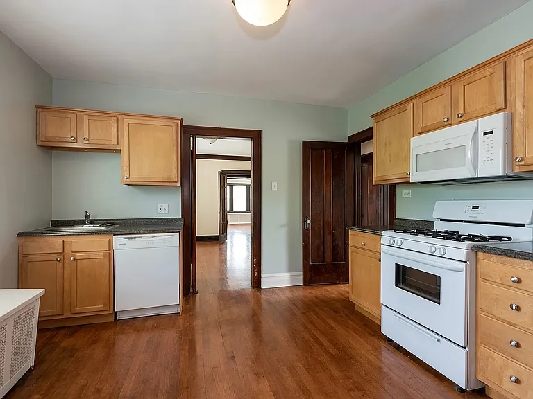 1512 Dempster St — Photo 6