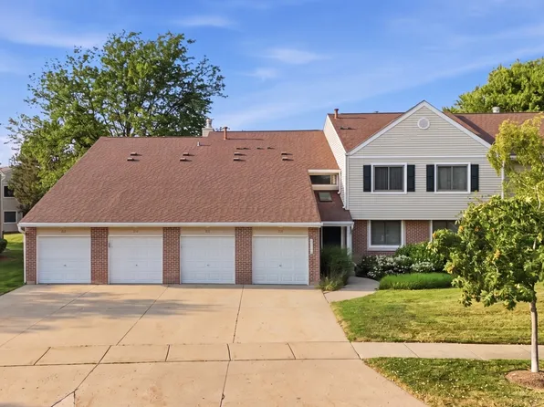 938 Hidden Lake Dr #938, Buffalo Grove, IL 60089