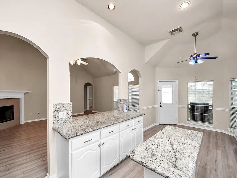 10007 Adobe Dr — Photo 10