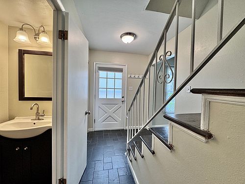 3rd image of 648 Broadmoor Dr