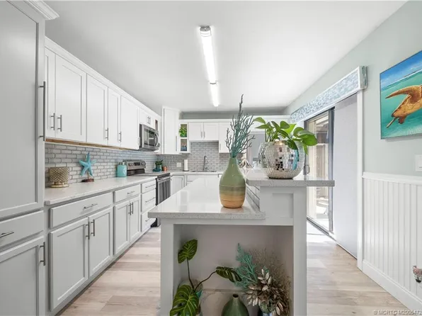 6057 SE Riverboat Dr, Stuart, FL 34997