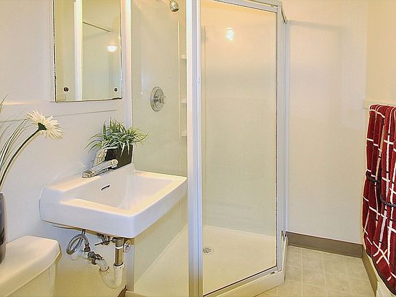 5th image of 2118 N 30th St APT 14