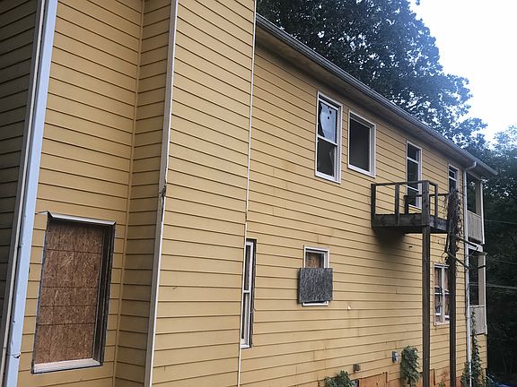 4th image of 640 Warren Ave