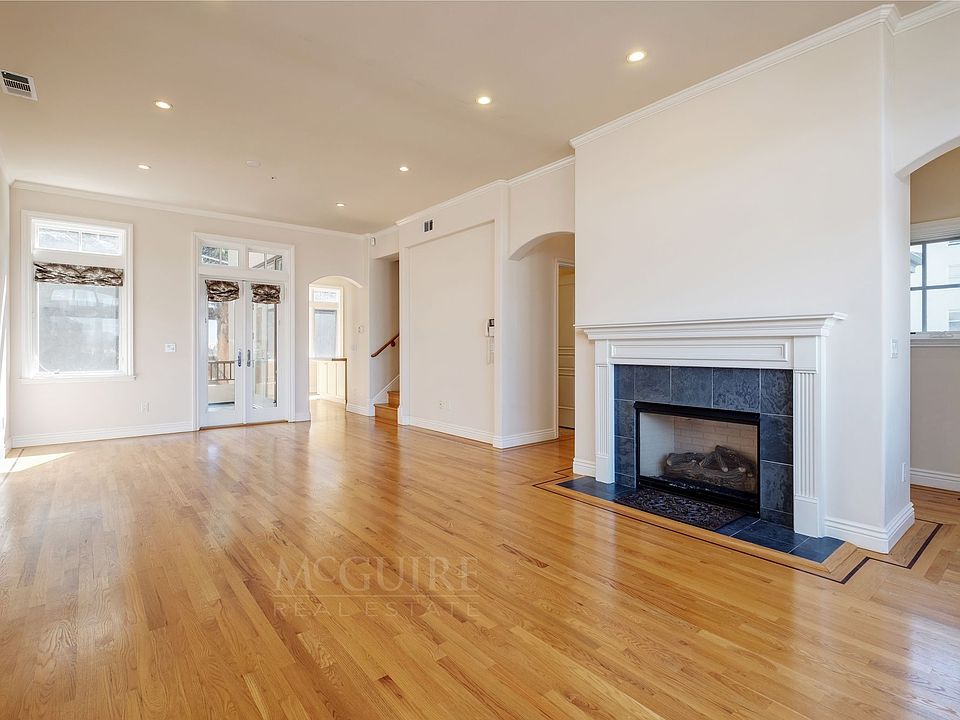 1st image of 190 Graystone Ter