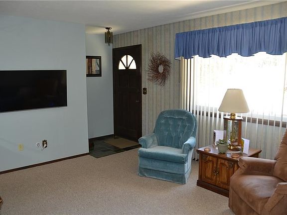 3rd image of 34760 Iris Ln