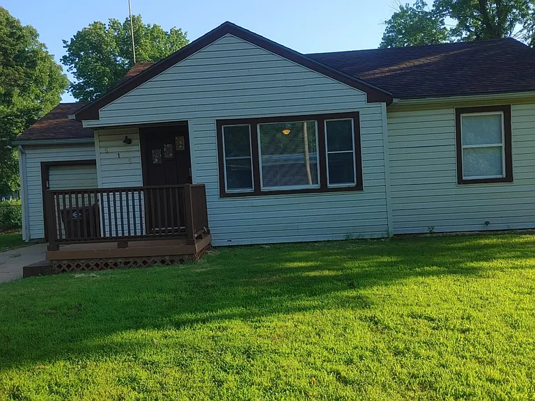 515 Windsor Ln — Photo 1